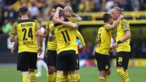 Dortmund Thua Ngược 1-2 Trước Augsburg, Mất Điểm Đáng Tiếc