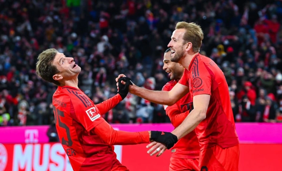 Harry Kane lập kỷ lục ghi 50 bàn tại Bundesliga sau 43 trận
